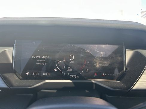 Used 2025 GMC Acadia AT4 w/ Luxury Package image 18