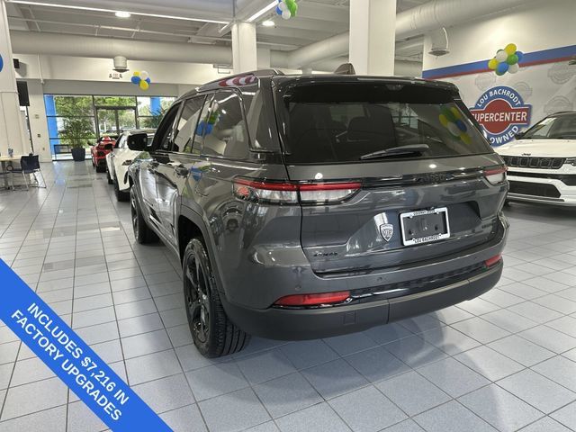 Used 2023 Jeep Grand Cherokee Limited w/ Luxury Tech Group II AWD/4WD image 16