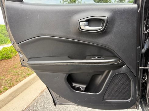 Used 2018 Jeep Compass Latitude FWD image 43
