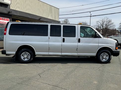 Used 2016 Chevrolet Express 3500 LS image 3