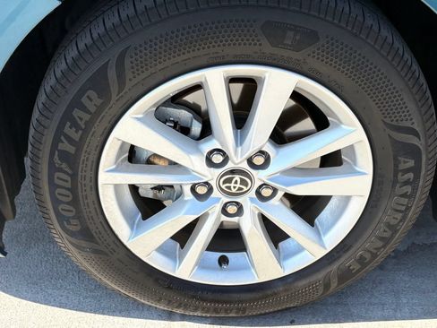Used 2025 Toyota Camry LE FWD image 5