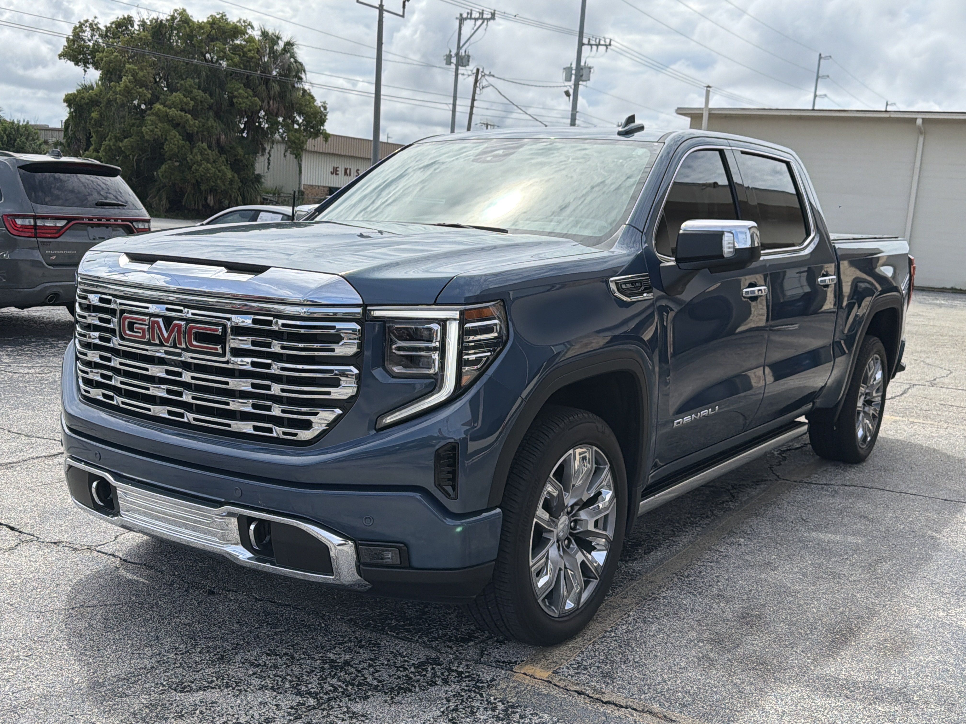 Used 2025 GMC Sierra 1500 Denali w/ Denali Reserve Package AWD/4WD image 7