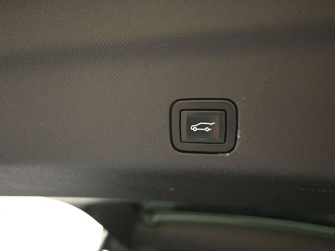 Used 2022 Chevrolet Suburban LT w/ Luxury Package image 13