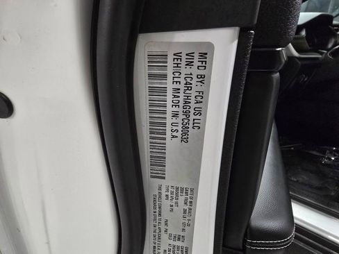 Used 2023 Jeep Grand Cherokee Altitude image 14