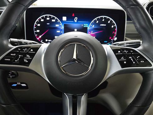 Used 2023 Mercedes-Benz GLC 300 4MATIC image 27