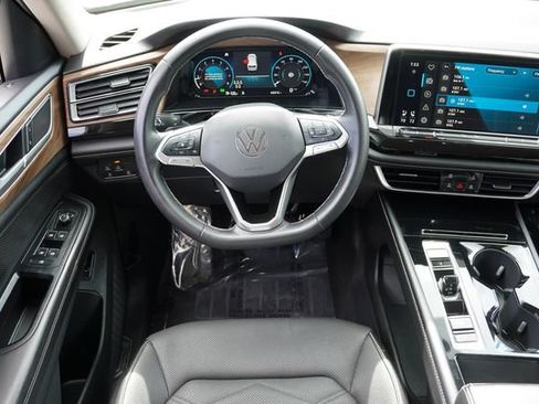 Used 2024 Volkswagen Atlas SE AWD/4WD image 21