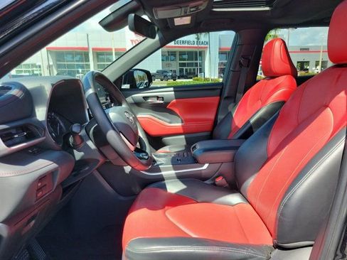 Used 2022 Toyota Highlander XSE image 13