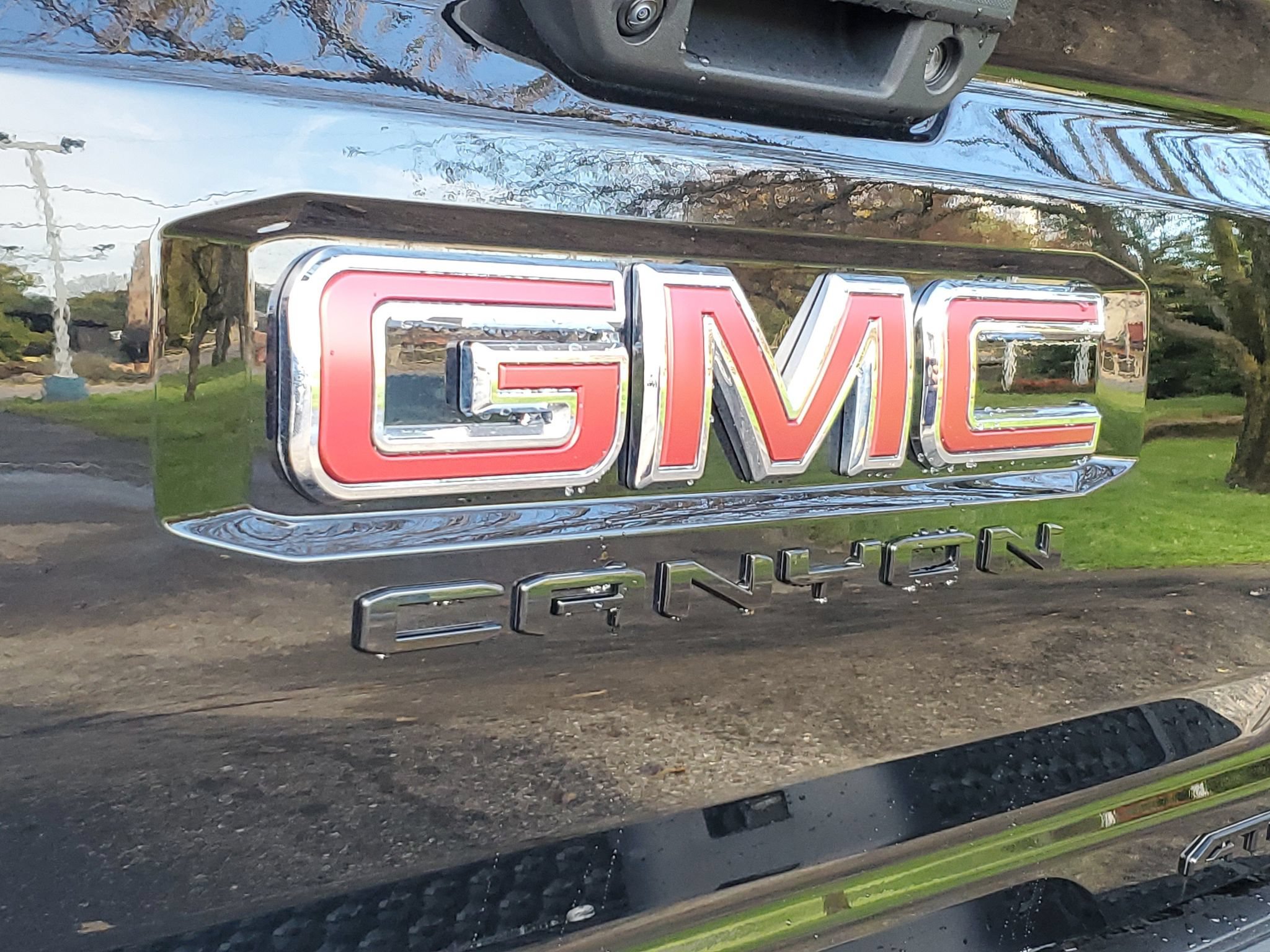 Used 2024 GMC Canyon AT4 w/ Canyon Safety Plus Package AWD/4WD image 7