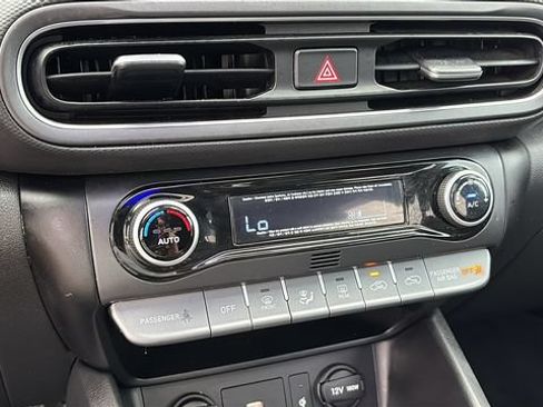 Used 2022 Hyundai Kona Limited AWD/4WD image 18
