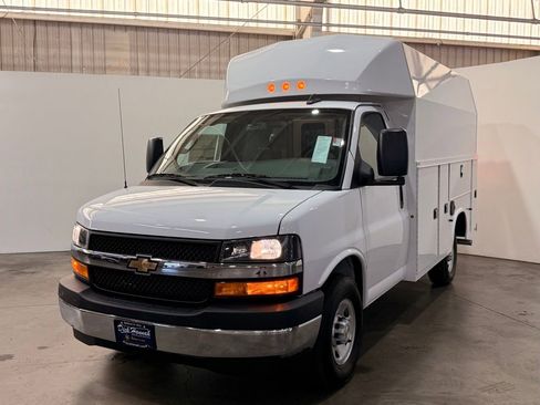 New 2025 Chevrolet Express 3500 w/ Power Convenience Package image 2
