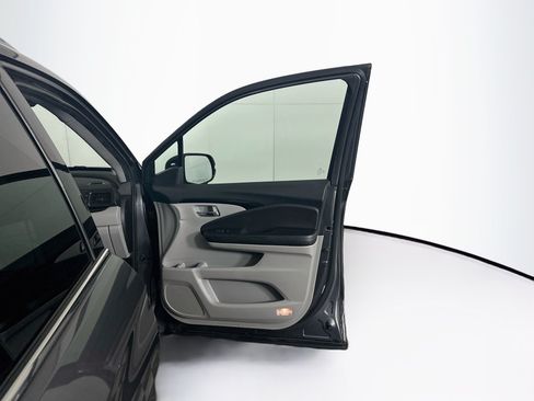Used 2017 Honda Pilot Touring image 35