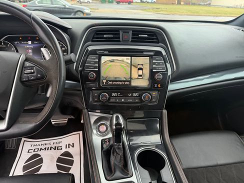 Used 2023 Nissan Maxima SR FWD image 14