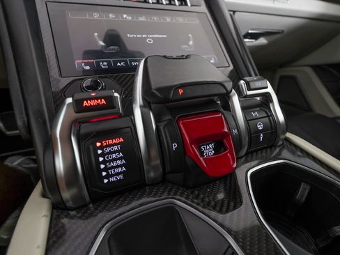 Used 2021 Lamborghini Urus image 22