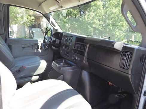 Used 2018 Chevrolet Express 3500 LS image 22