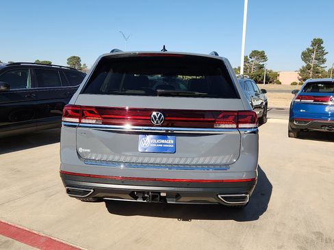 New 2026 Volkswagen Atlas SE image 6