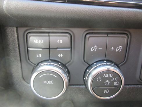 New 2026 GMC Yukon Elevation w/ Elevation Premium Package AWD/4WD image 18
