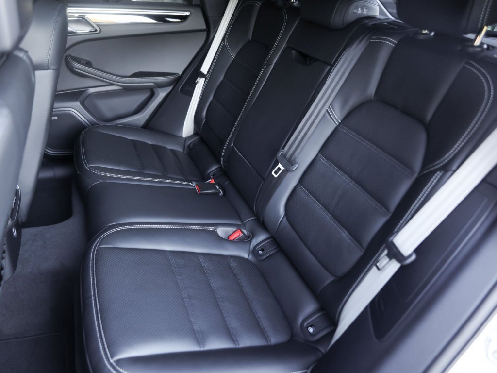 Certified 2026 Porsche Macan S AWD/4WD image 34