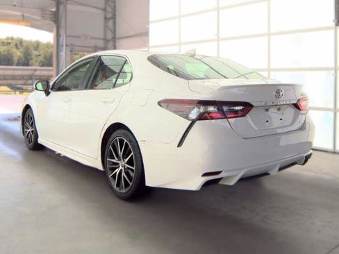 Used 2022 Toyota Camry SE FWD image 3