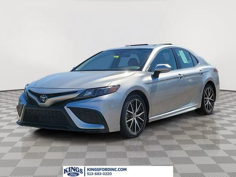 Used 2023 Toyota Camry SE FWD image 1