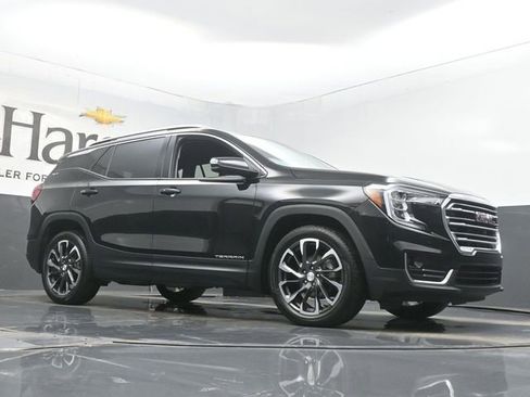 Used 2022 GMC Terrain SLT w/ Infotainment Package II image 2