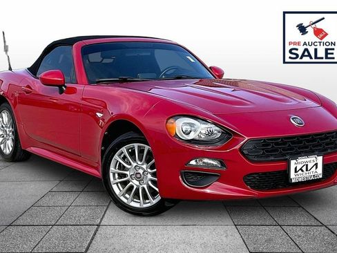 Used 2018 FIAT 124 Spider Classica w/ Technology & Siriusxm Group RWD image 2