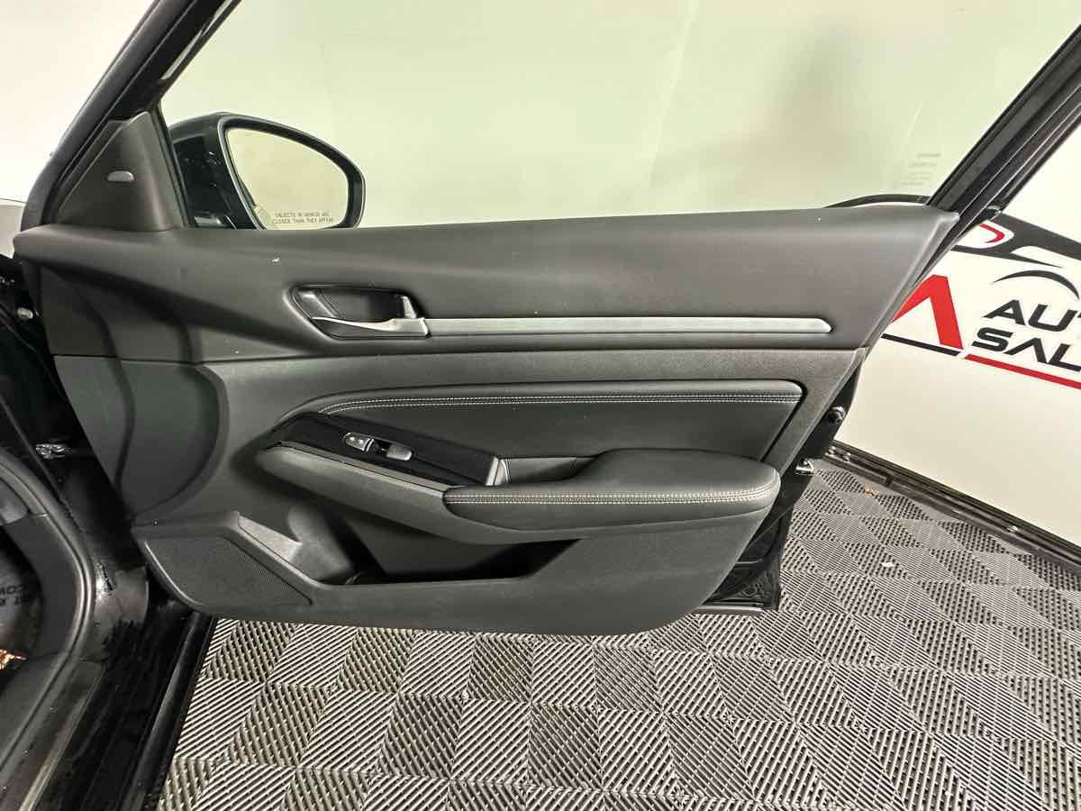 Used 2023 Nissan Altima 2.5 SL AWD/4WD image 16