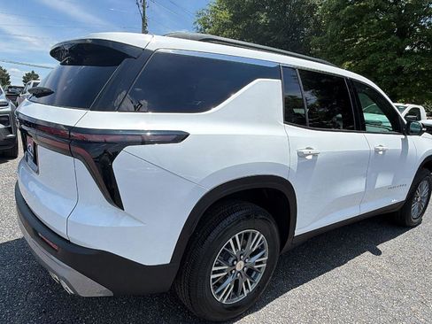 New 2026 Chevrolet Traverse LT w/ Driver Confidence Package AWD/4WD image 5