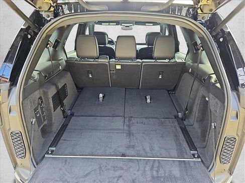 Certified 2024 Land Rover Discovery Dynamic SE image 7