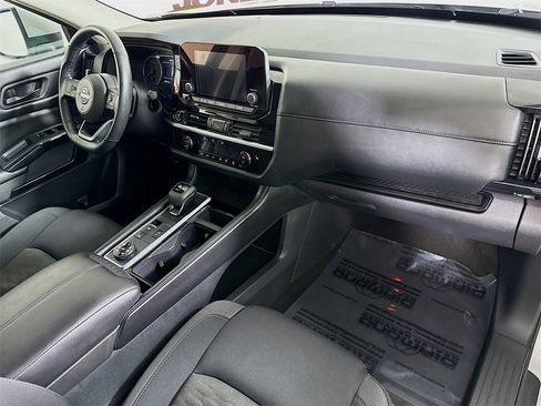 Certified 2024 Nissan Pathfinder SV image 34