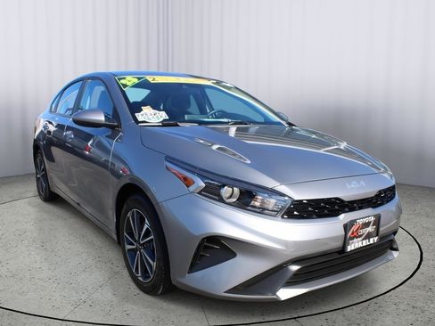 Used 2023 Kia Forte LXS image 1