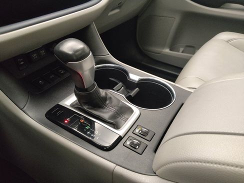Used 2019 Toyota Highlander XLE AWD/4WD image 27