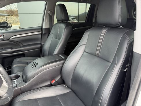 Used 2017 Toyota Highlander SE image 21