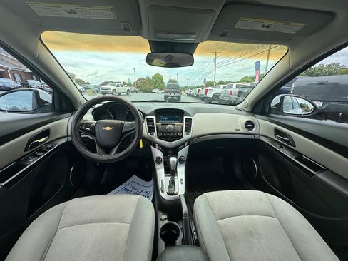 Used 2011 Chevrolet Cruze LT FWD image 10