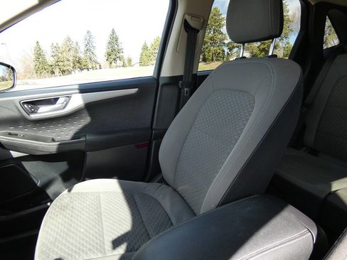 Used 2020 Ford Escape SE image 24