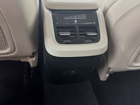 Used 2021 Volvo XC90 T6 Momentum image 29