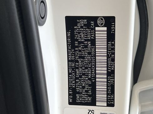 Used 2025 Toyota Camry SE FWD image 40