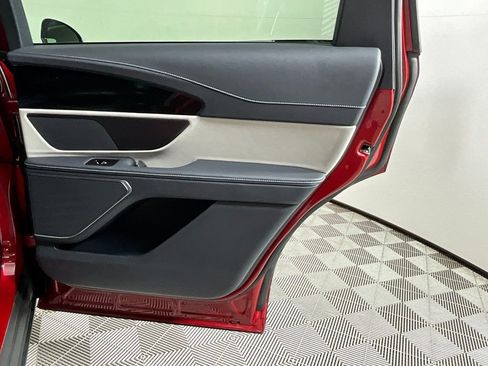 Used 2025 Lincoln Nautilus Premier image 24