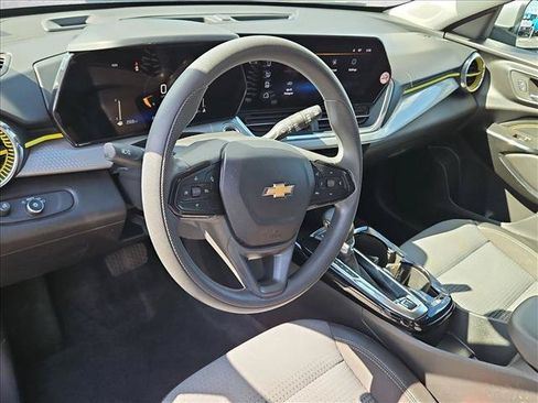 Used 2025 Chevrolet Trax LT FWD image 10