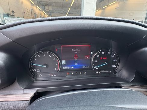 Used 2021 Ford Explorer Limited w/ Equipment Group 301A AWD/4WD image 18