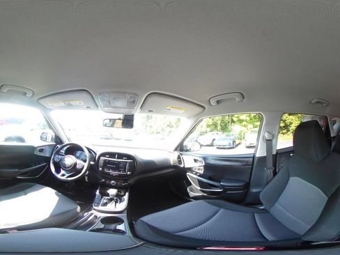 Used 2025 Kia Soul LX w/ LX Technology Package FWD image 37