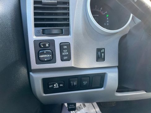 Used 2011 Toyota Tundra 4x4 CrewMax image 21