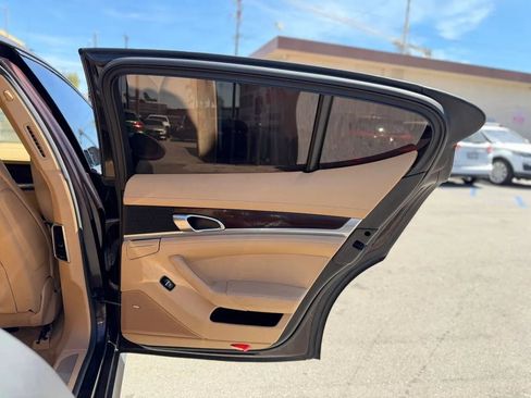 Used 2014 Porsche Panamera image 32