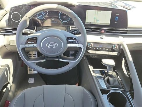 New 2025 Hyundai Elantra SEL image 3