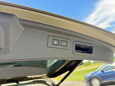 Used 2023 Subaru Forester Premium AWD/4WD image 36