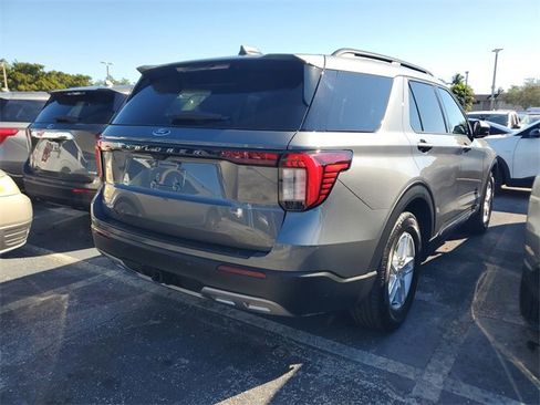 Used 2025 Ford Explorer Active w/ Active Comfort Package image 3