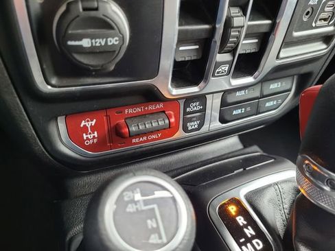 Certified 2025 Jeep Wrangler Rubicon image 13