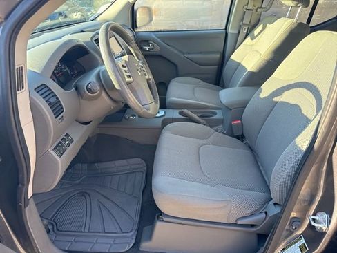 Used 2021 Nissan Frontier SV image 11