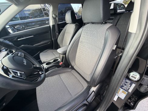 Used 2025 Kia Seltos S image 15