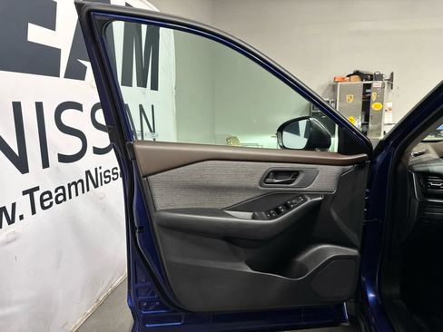 Used 2023 Nissan Rogue S image 9