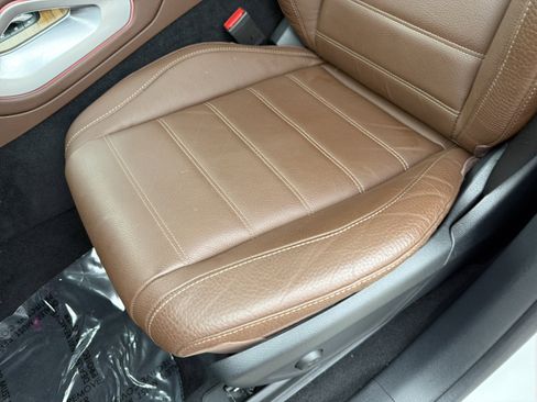 Used 2024 Mercedes-Benz GLE 450e 4MATIC image 24